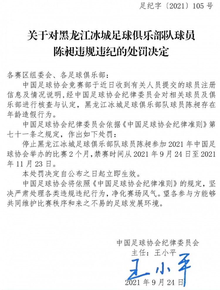 张艺谋电影风格不断创新 突破类型局限打造全新大片张艺谋导演的作品曾在国内外电影节上屡获殊荣，而当年《英雄》票房占据全年总票房的28%，至今仍是不可复制的奇迹